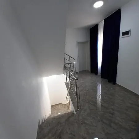 Ema&zain Готель